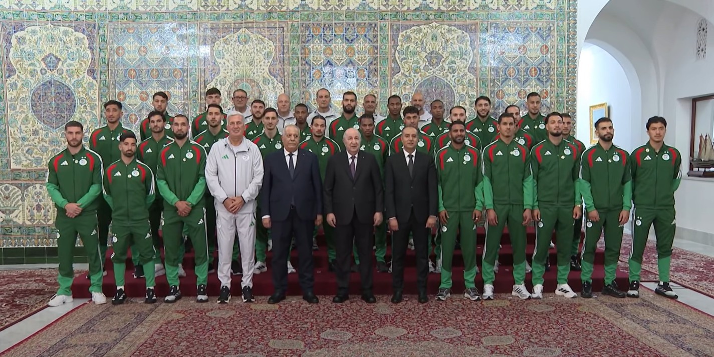 Le président de la République reçoit l'Equipe nationale de football