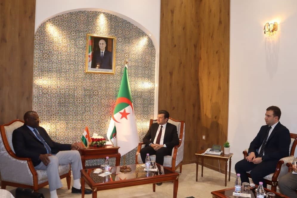 ياسين وليد يبحث مع وزير البيئة النيجري التعاون في مجال التنمية  المستدامة والحفاظ على الموارد الطبيعية