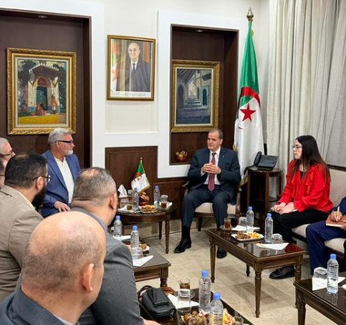 رزيق يستقبل وفدا عن الشركة العالمية الأمريكية "سكيتشرز"