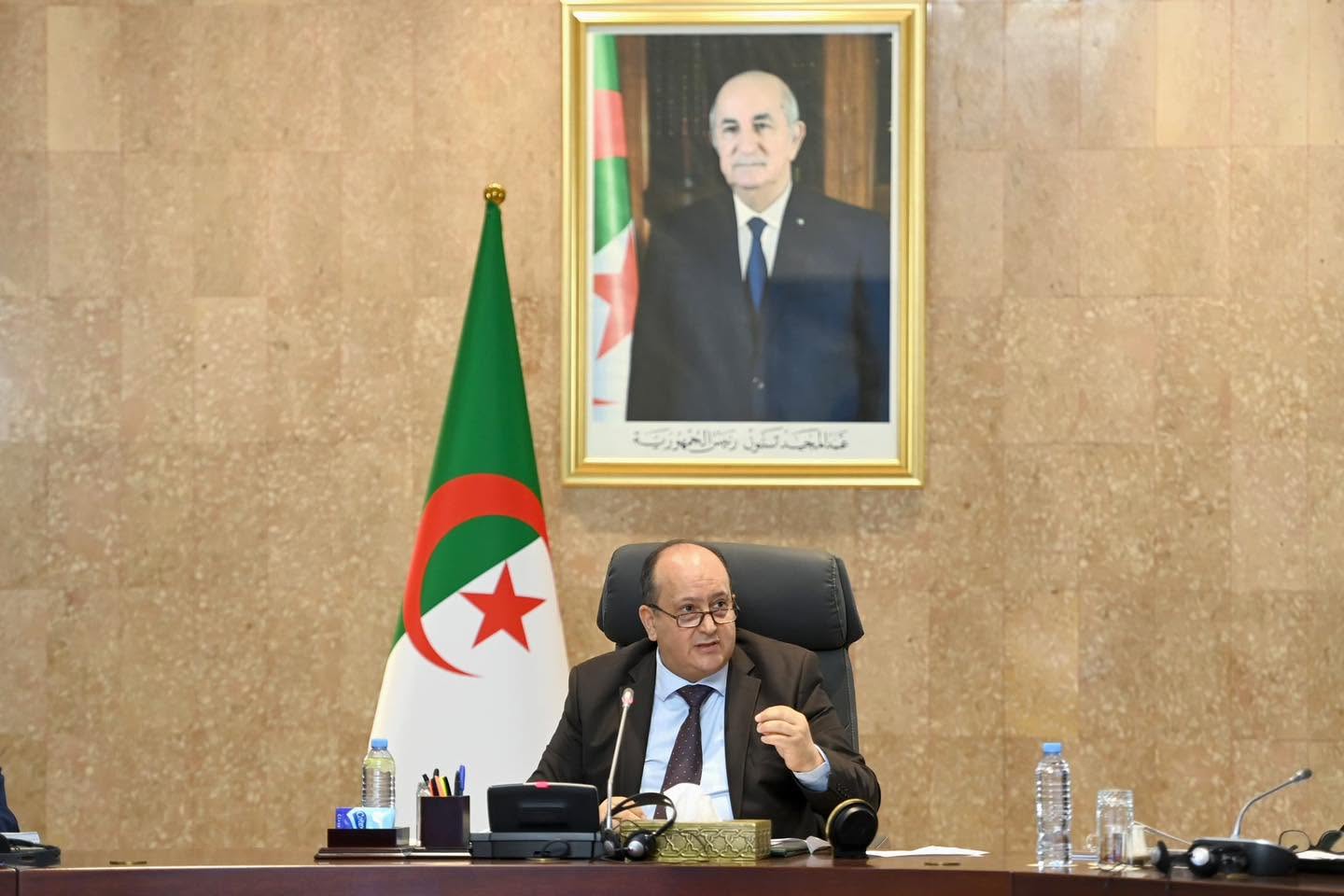 Sifi Ghrieb préside une réunion du conseil interministériel pour mettre en place le système national de contrôle des marchandises aux frontières