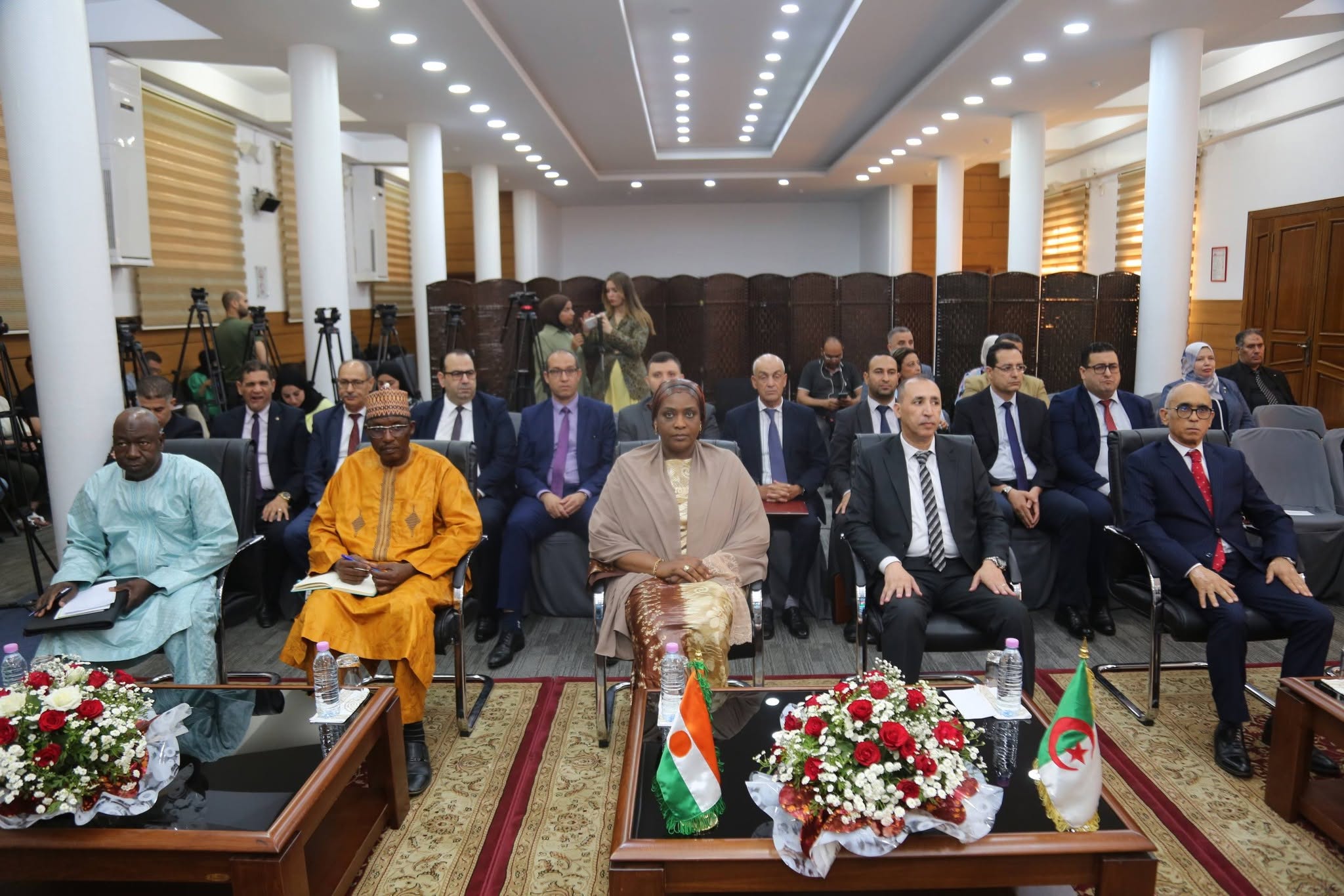 الوزيرة النيجرية للوظيفة العمومية والعمل والتشغيل تطلع على التجربة  الجزائرية في المجال