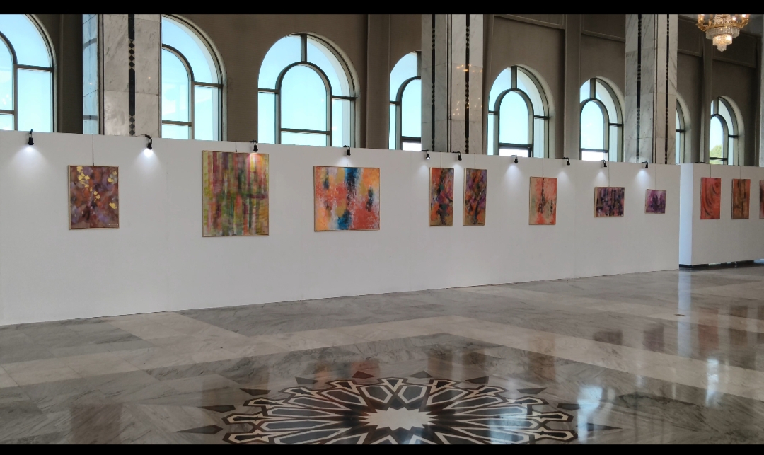 افتتاح معرض "طيف الألوان" للفنانة التشكيلية لطيفة بولفول بالجزائر العاصمة