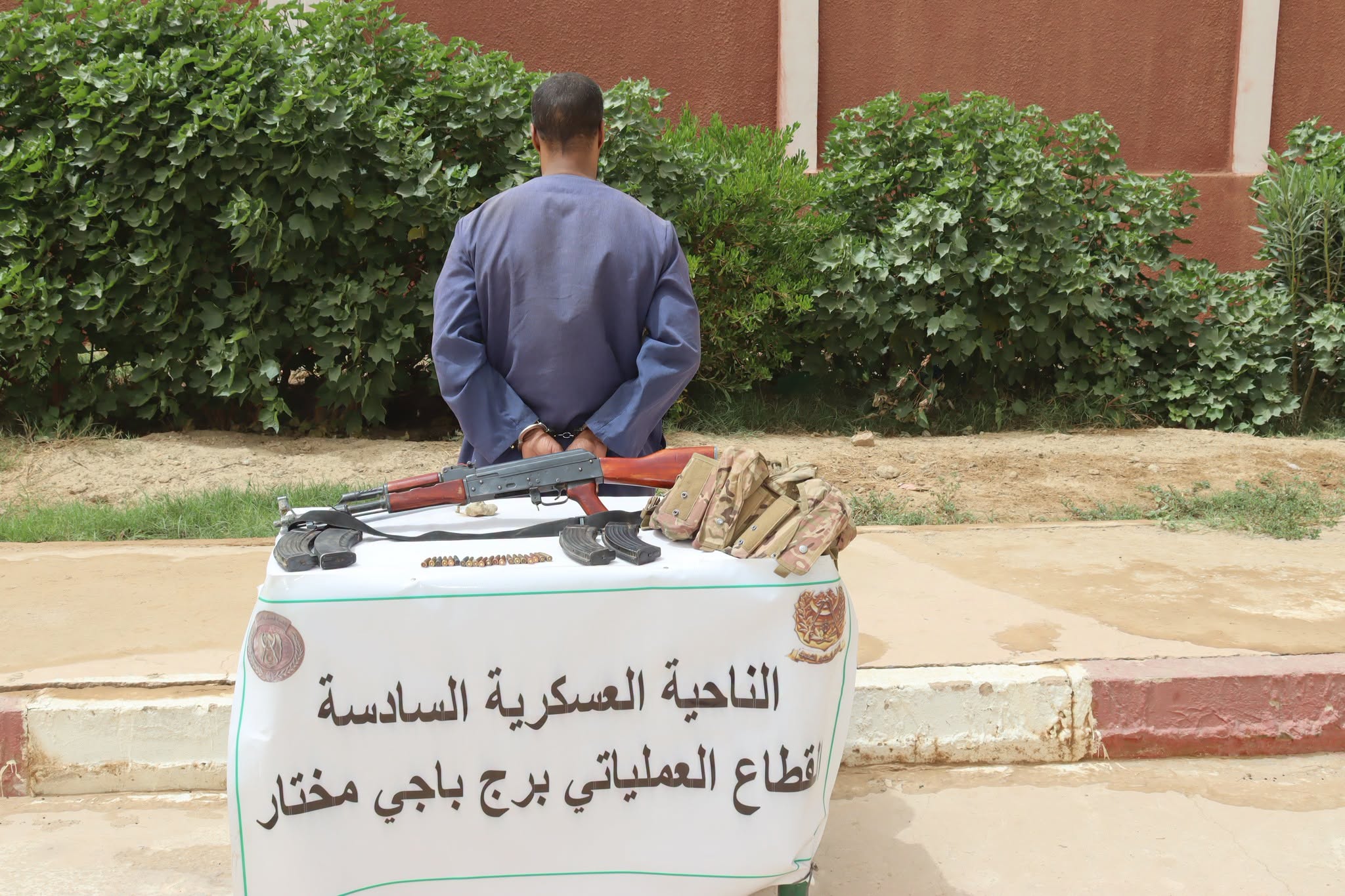إرهابي يسلم نفسه ببرج باجي مختار