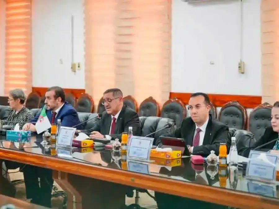 اللجنة الجمركية المشتركة الجزائرية-الليبية تجتمع بطرابلس