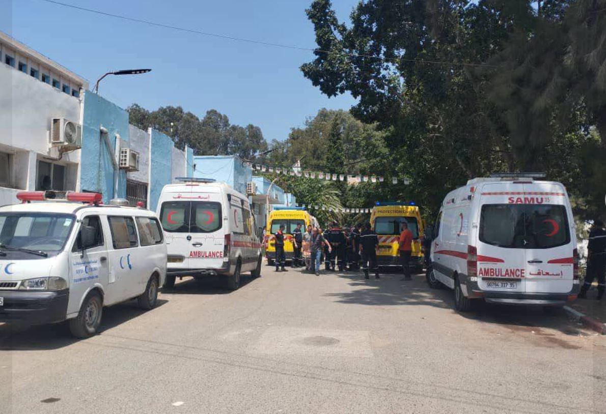 حادث حافلة لنقل المسافرين ببومرداس : إجلاء المصابين إلى مستشفيات بومرداس,  الثنية و سليم زميرلي بالحراش