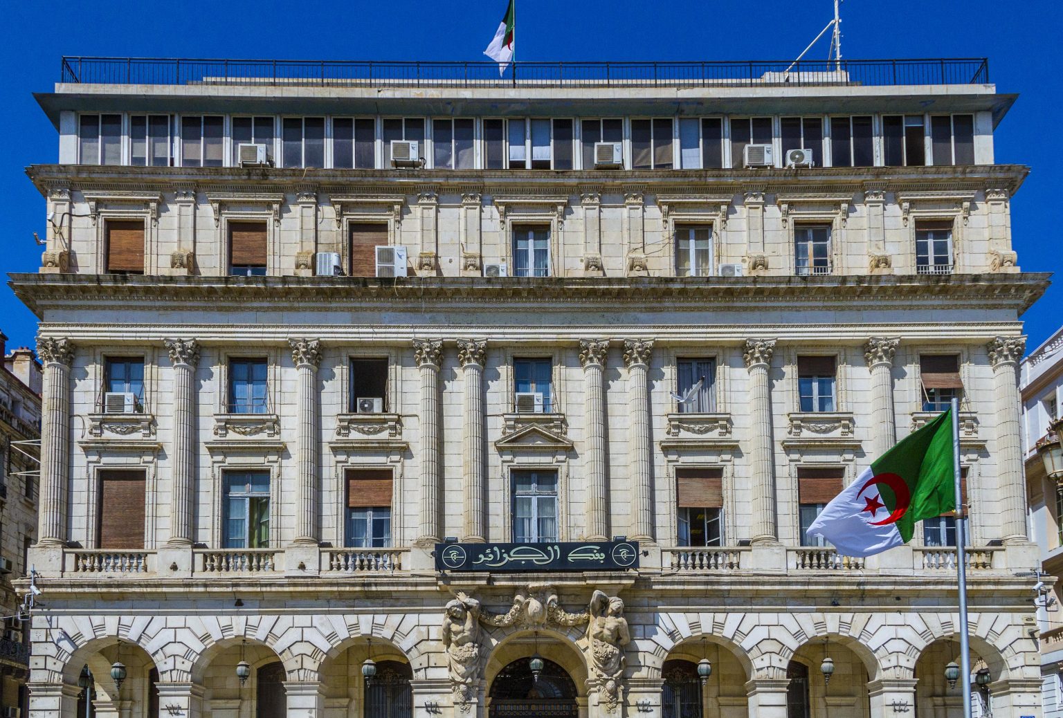 La Banque d'Algérie ordonne aux banques de faciliter l'accès des ménages aux services bancaires