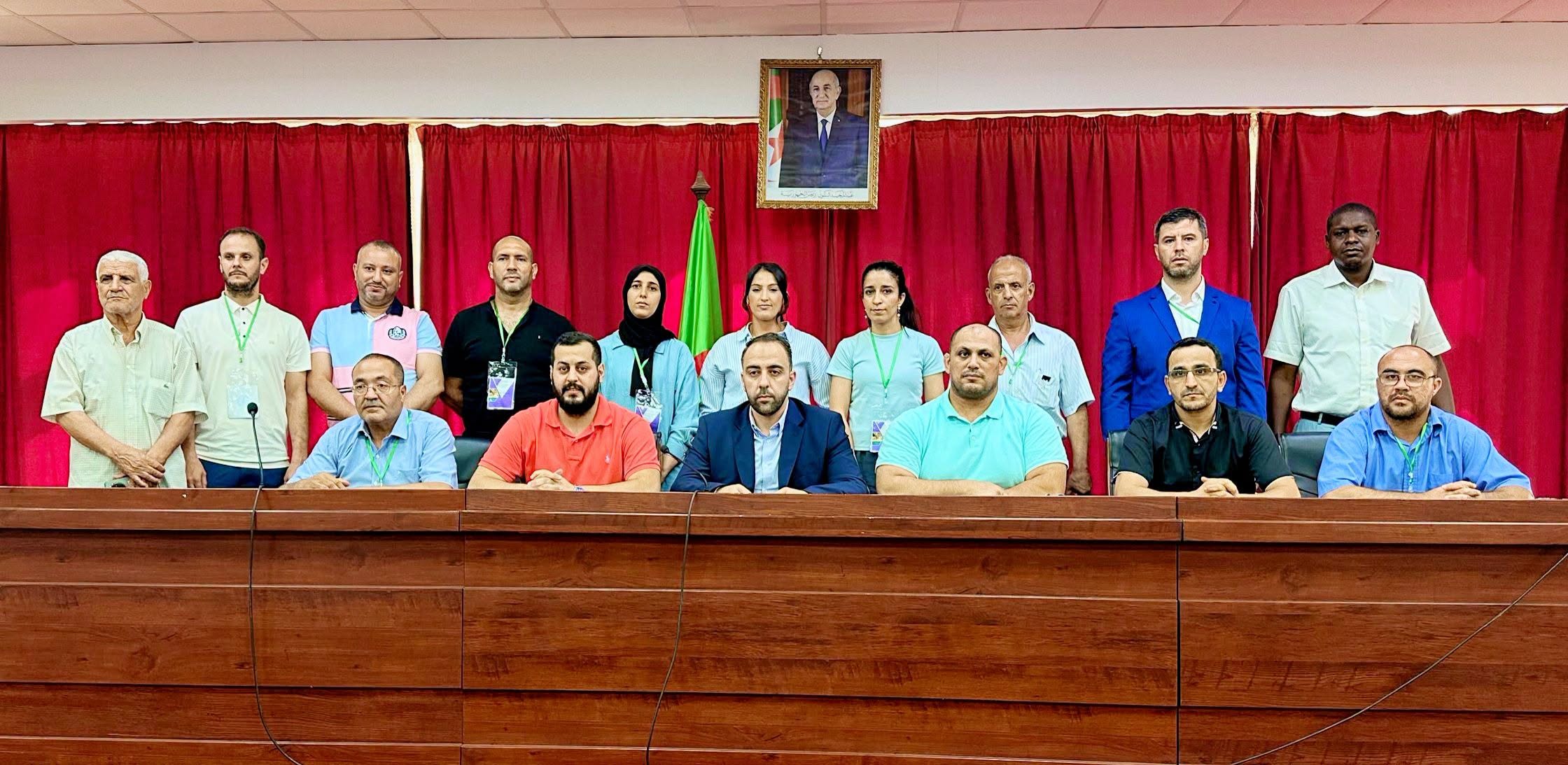 Hachemi Athmane avec les membres de son bureau fédéral