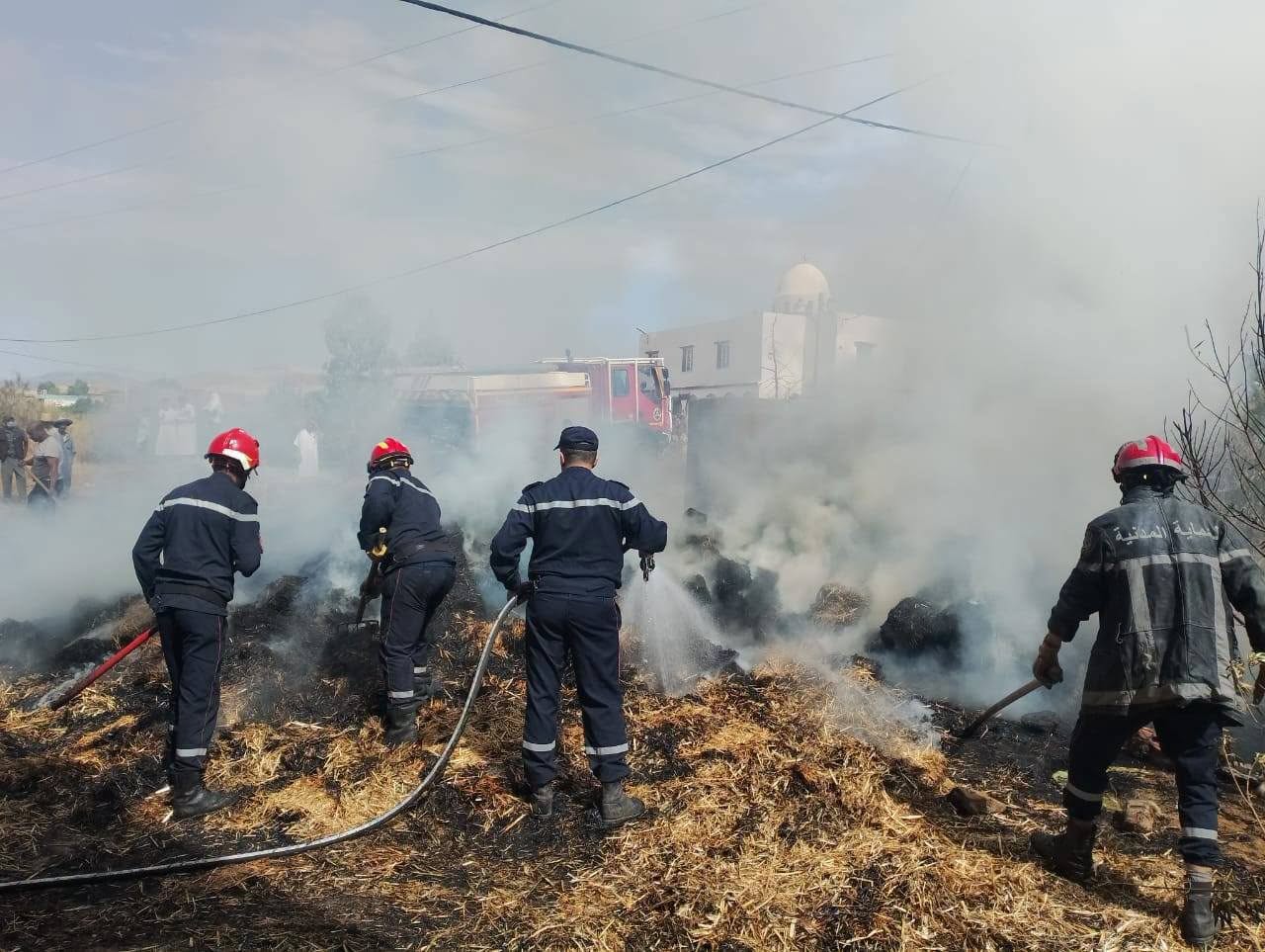 La Protection civile poursuit les opérations d'extinction, la plupart des foyers maîtrisés
