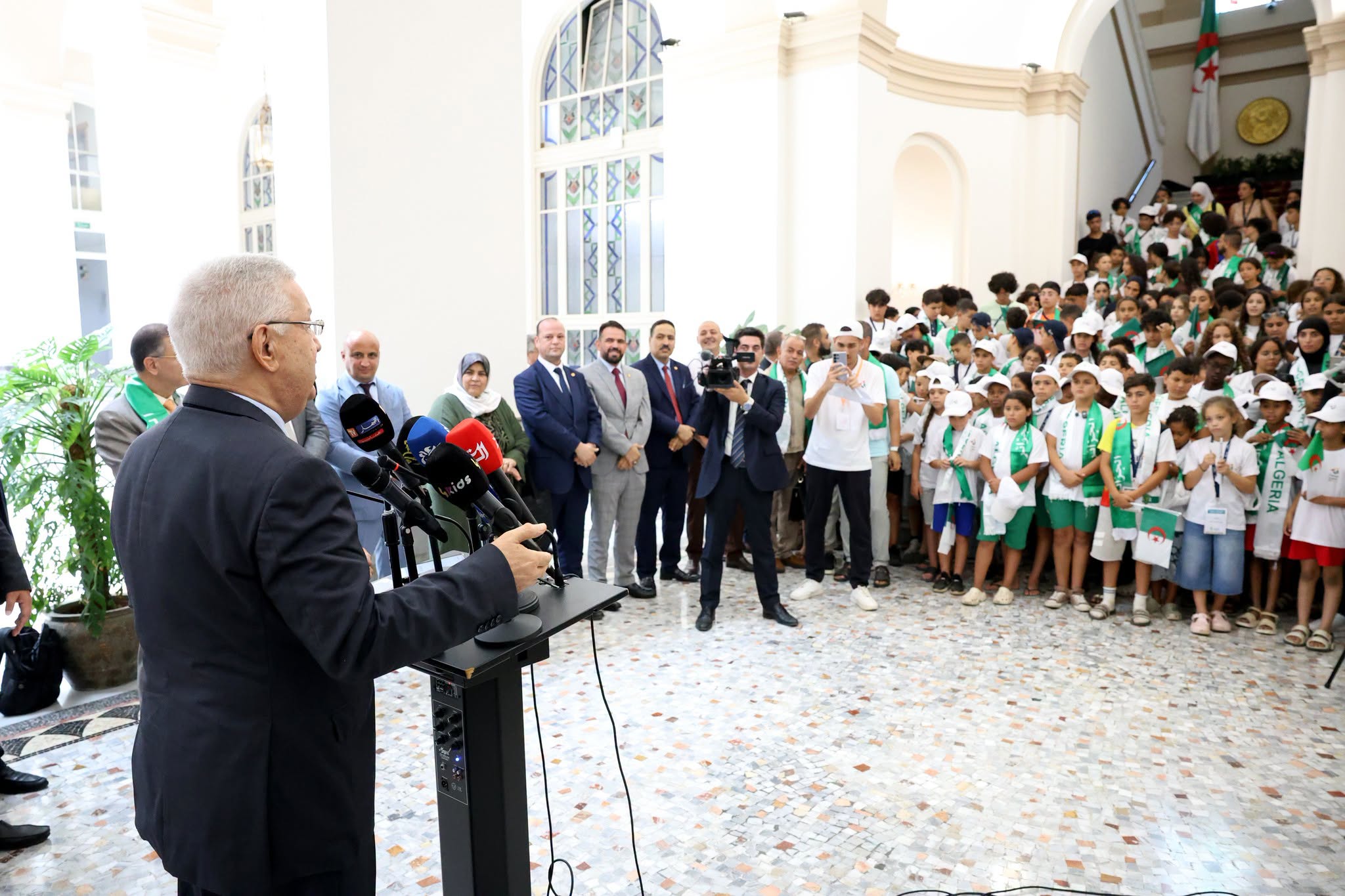 مجلس الأمة يستقبل أزيد من 120 طفلا من أبناء الجالية الوطنية بالخارج