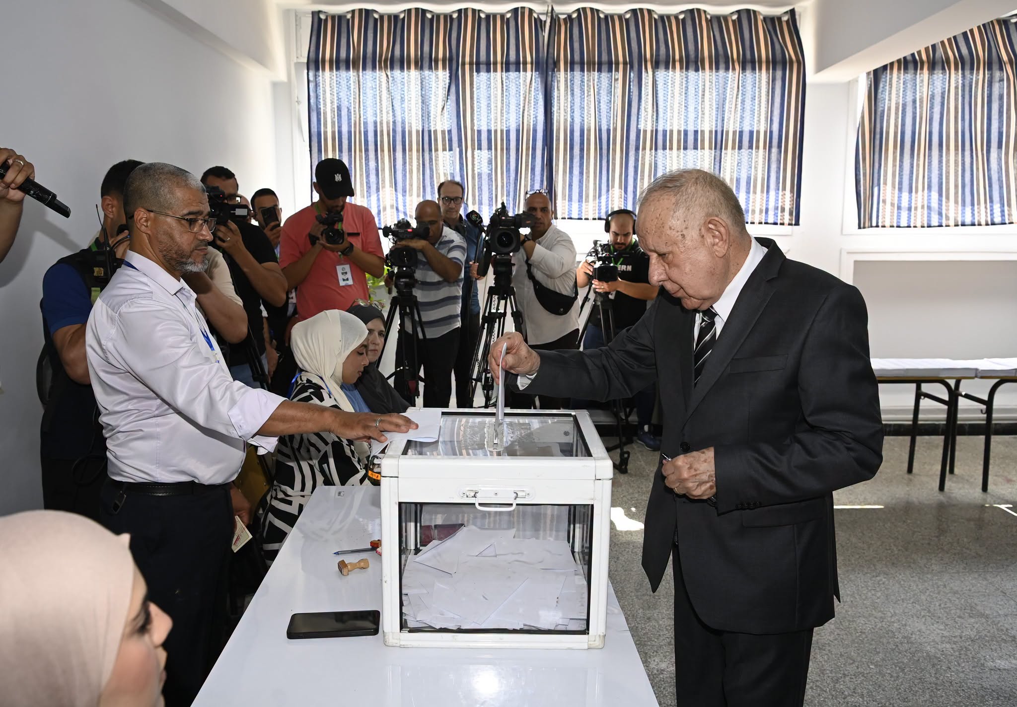 Le Général d'Armée Saïd Chanegriha accomplit son devoir électoral