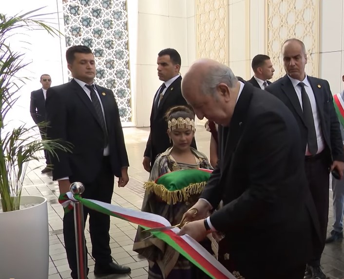 رئيس الجمهورية تدشين المقر الجديد لوزارة السكن