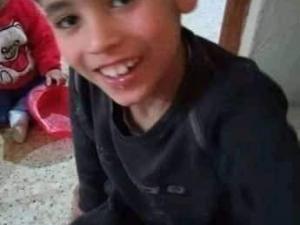 س
