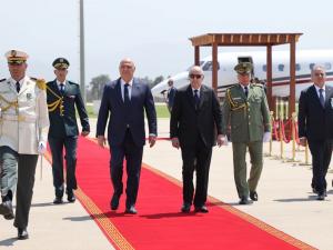 الجزائر لبنان مطار