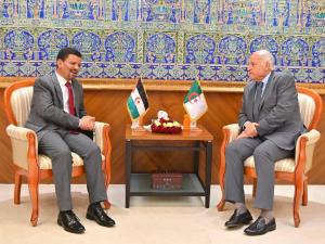 عطاف يستقبل نطيره الصحراوي 