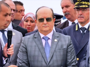الوزير الأول يعاين أشغال الشطر الثاني من مشروع نهائي الحاويات بميناء جن-جن 