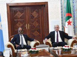 الرئيس الصومالي يحل بالجزائر في زيارة رسمية 