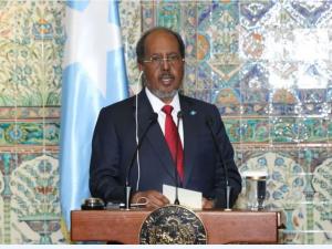 الرئيس الصومالي يقوم بزيارة وحدة إنتاج الأدوية التابعة لمجمع صيدال بالجزائر  العاصمة 