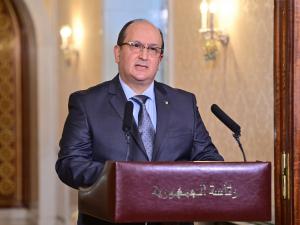 الوزير الأول يؤكد حرص رئيس الجمهورية على تطوير العلاقات الجزائرية-التونسية 