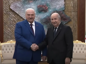 رئيس الجمهورية يتحادث مع نظيره البيلاروسي