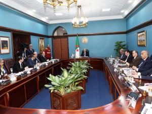 رئيس الجمهورية يترأس اجتماعاً حول المكننة الفلاحية ويقر إنشاء تعاونيات لكراء العتاد