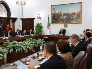 مجلس الوزراء الرئيس