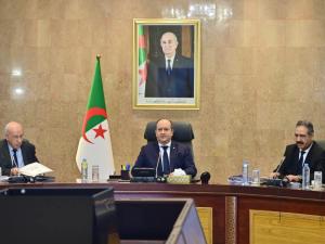 الوزير الأول سيفي غريب يترأس اجتماعًا للحكومة لدراسة مشاريع استراتيجية تشمل البنية التحتية، الأمن الغذائي، وتمكين الشباب