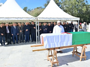 جثمان المجاهد والدبلوماسي الأسبق نور الدين جودي يوارى الثرى بمقبرة العالية 