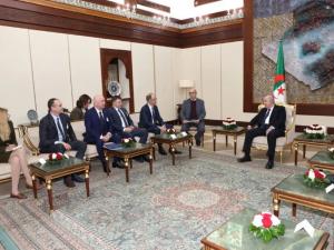 رئيس الجمهورية يستقبل رئيس وزراء جمهورية صربيا