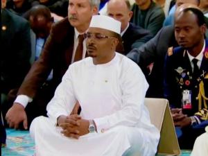 الرئيس التشادي يؤدي صلاة الجمعة بجامع الجزائر
