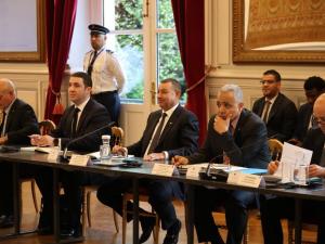 السيد سعيود يترأس بباريس جلسة عمل موسعة رفقة نظيره الفرنسي