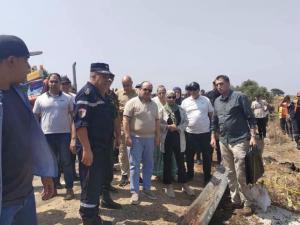 بومرداس : الوزير الأول يصل إلى مكان وقوع حادث انحراف وانقلاب حافلة نقل  مسافرين ببرحمون الكرمة  