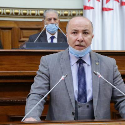أيمن