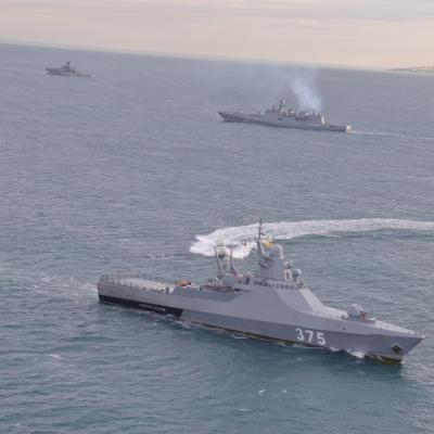 Navires de guerre de la marine russe accostent au port d'Alger