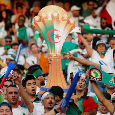 مناصرو المنتخب الوطني