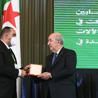 الرئيس تبون يسدي وسام الاستحقاق الوطني