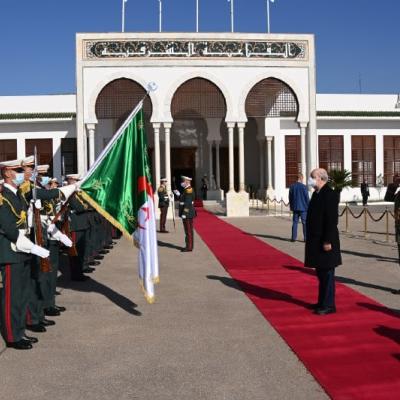 الرئيس تبون مغادرًا إلى مصر