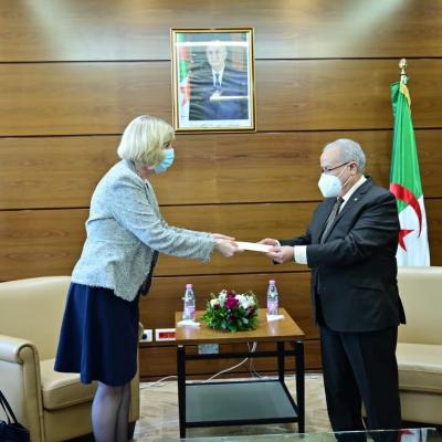 لعمامرة يستلم أوراق اعتماد السفيرة الأمريكية الجديدة