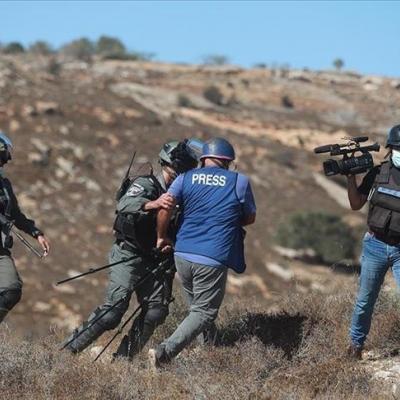 انتهاكات الإحتلال الصهيوني بحق الصحفيين الفلسطينيين 