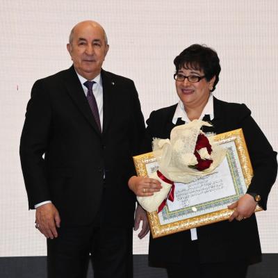 رئيس الجمهورية يكرم الزميلة بريزة برزاق