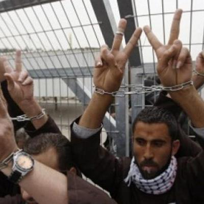 أسرى فلسطينيون داخل سجون الاحتلال 