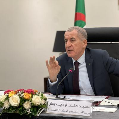 وزير السياحة 