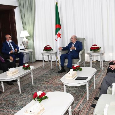 الرئيس مع رئيس زمبابوي التشريعي