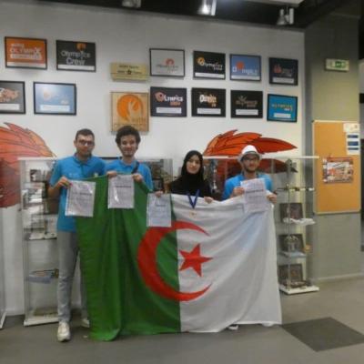 aljzayrywn_alarbt.jpg