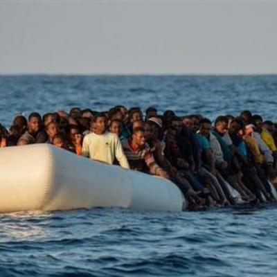 إنقاذ 325 مهاجراً وفقدان آخرين جنوب إيطاليا  