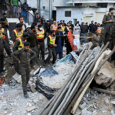  مقتل 52 شخصا في تفجير انتحاري بباكستان 
