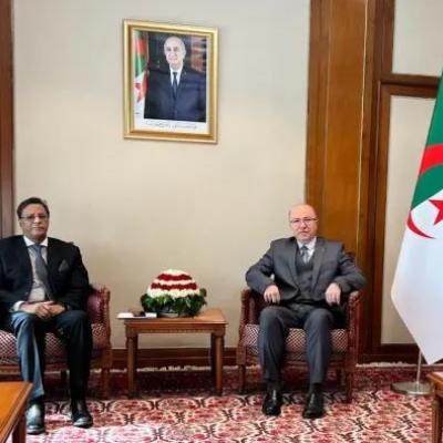 الوزير الأول يستقبل سفير موريتانيا بالجزائر