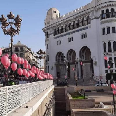 أكتوبر الوردي