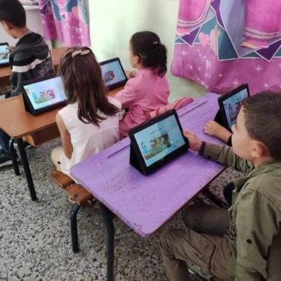 Plus de 2.400 tablettes électroniques ont été distribuées dans des écoles à Oran