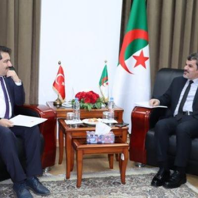 بداني يبحث مع سفير تركيا بالجزائر سبل تعزيز التعاون والشراكة