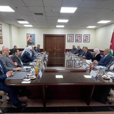رئيس المجلس الشعبي الوطني يتحادث مع وزير الصحة الأردني 